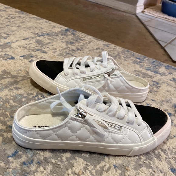 Black and white slip on - Picture 2 of 3